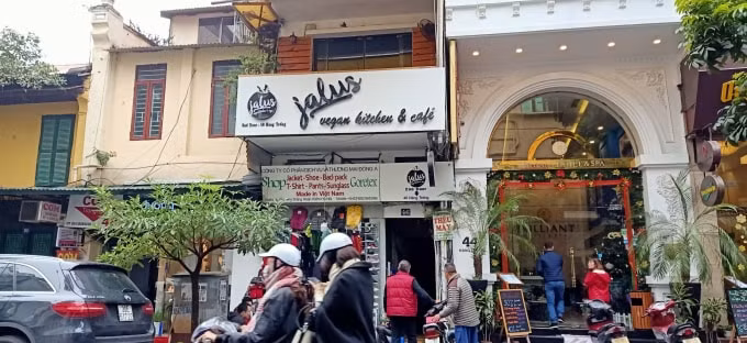 Cơ sở nhà, đất mặt phố số 46 Hàng Trống (quận Hoàn Kiếm) có diện tích là 20,28m2 với tổng giá trị là 1,731 tỷ đồng (khoảng 85 triệu đồng/m2).
