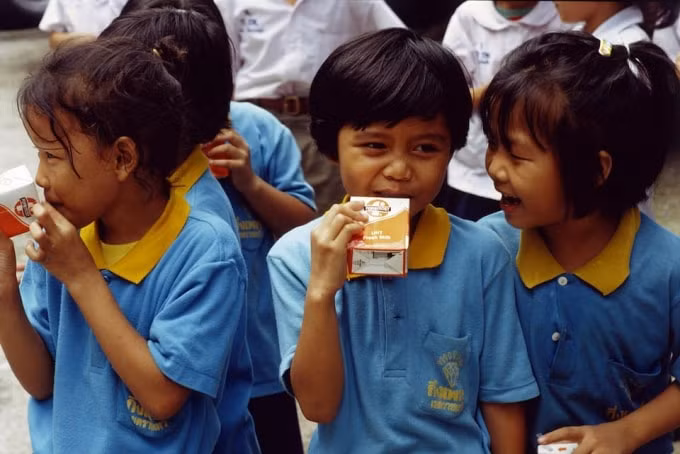 Sữa học đường được triển khai ở Thái Lan, giúp tăng chiều cao và giảm suy dinh dưỡng ở trẻ.