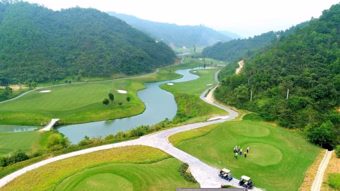 Hilltop Valley Golf Club được giới chuyên môn đánh giá là một trong những sân golf có địa hình khó và đẹp nhất Việt Nam.