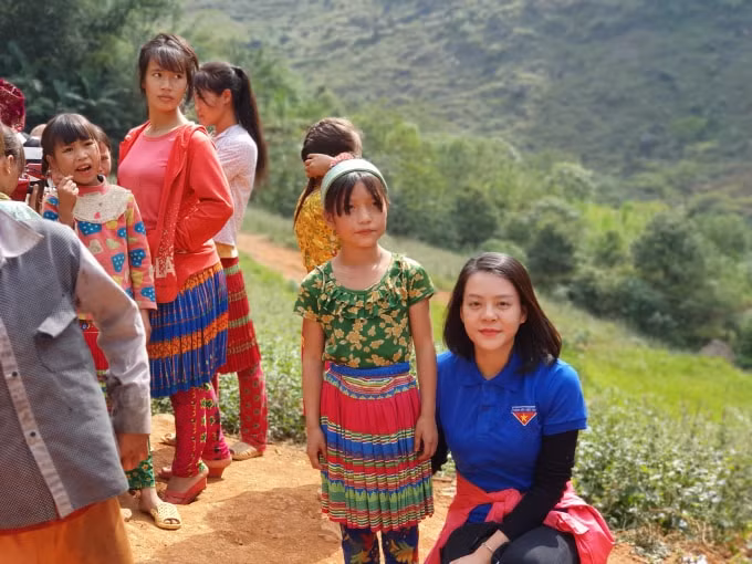 Phóng viên Phương Thảo trong một lần tác nghiệp.