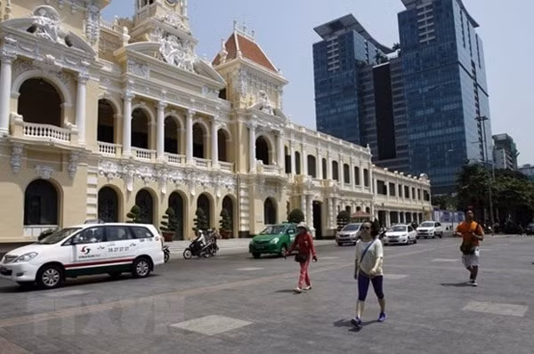 Công trình kiến trúc trụ sở UBND Thành phố Hồ Chí Minh hiện vẫn chưa được xếp hạng di tích, gây khó khăn cho công tác bảo tồn di sản đô thị. Ảnh: VietnamPlus