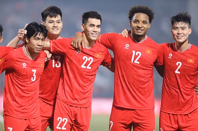 doi tuyen viet nam vao chung ket aff cup gia ve lap tuc tang manh hinh 1