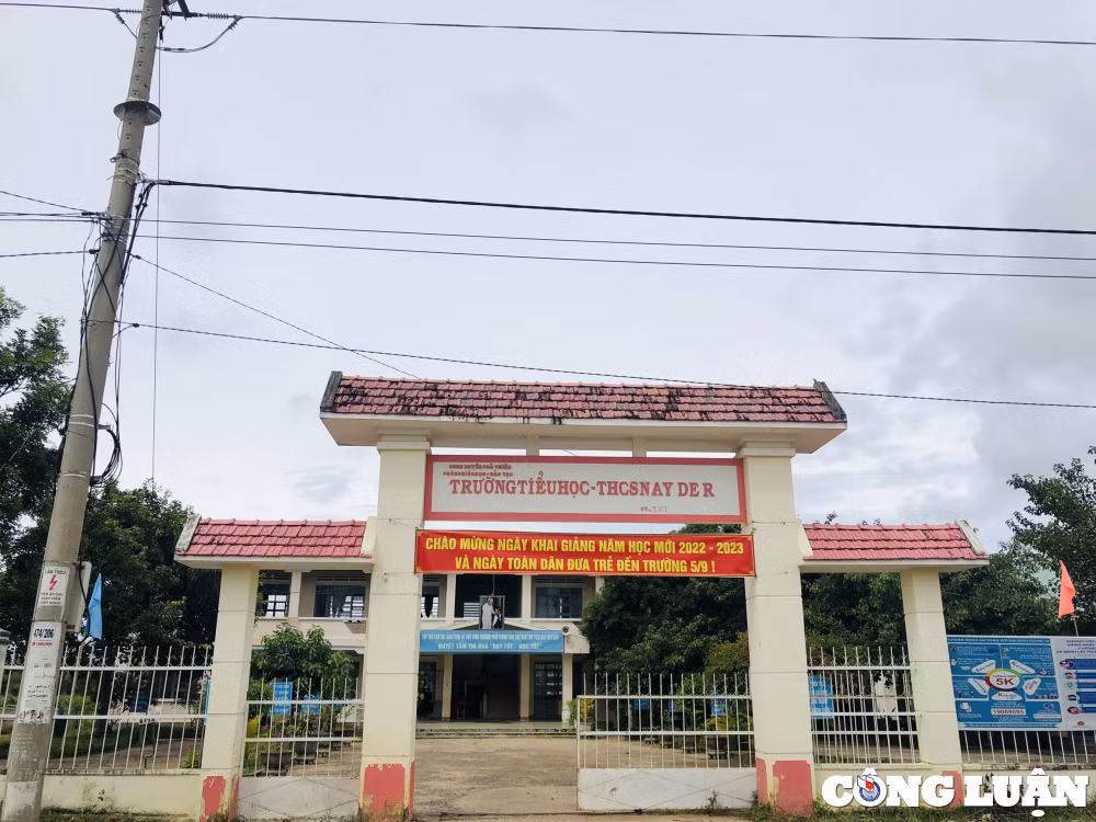 kon tum mot huyen thieu 120 giao vien ban giam hieu thay nhau dung lop hang chuc tiet tuan hinh 5