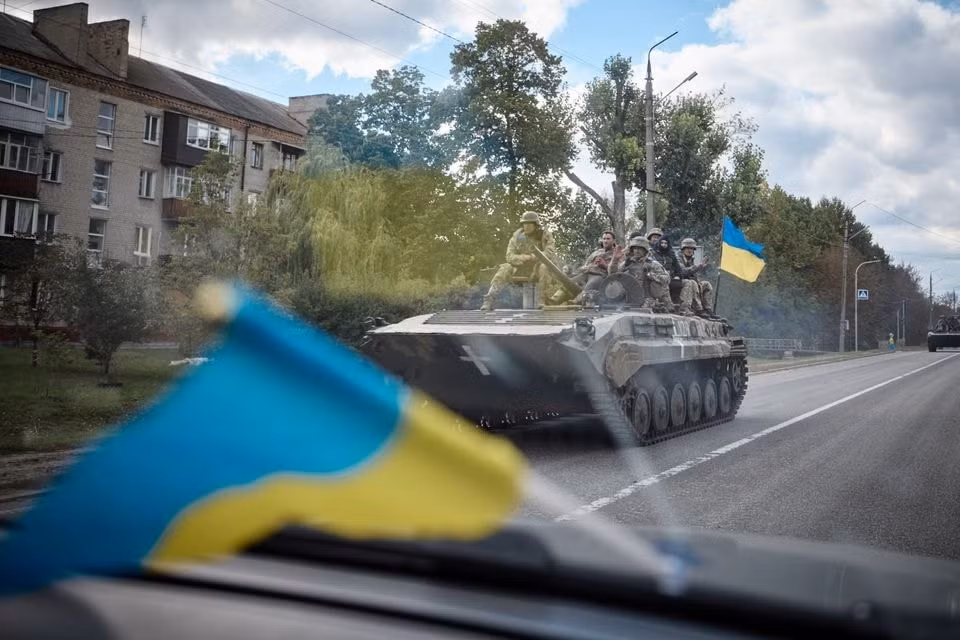 ukraine tien quan ve phia dong phe ly khai keu goi trung cau dan y hinh 1