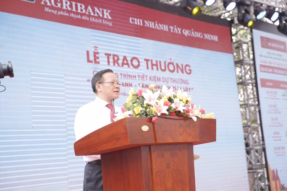 agribank trao so tiet kiem 01 ty dong cho khach hang trung giai dac biet chuong trinh mua he xanh tang nhanh tich luy hinh 2