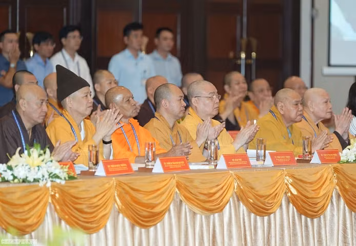 buoc ngoat lon trong cong tac ton giao nhin tu nghi quyet so 24 hinh 2