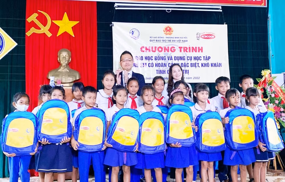 quy bao tro tre em viet nam trao hoc bong cho hoc sinh dan toc thieu so tinh quang tri hinh 1