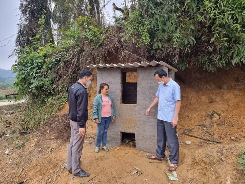 dang vien o linh phu ba cung voi ba con dan toc mong hinh 1