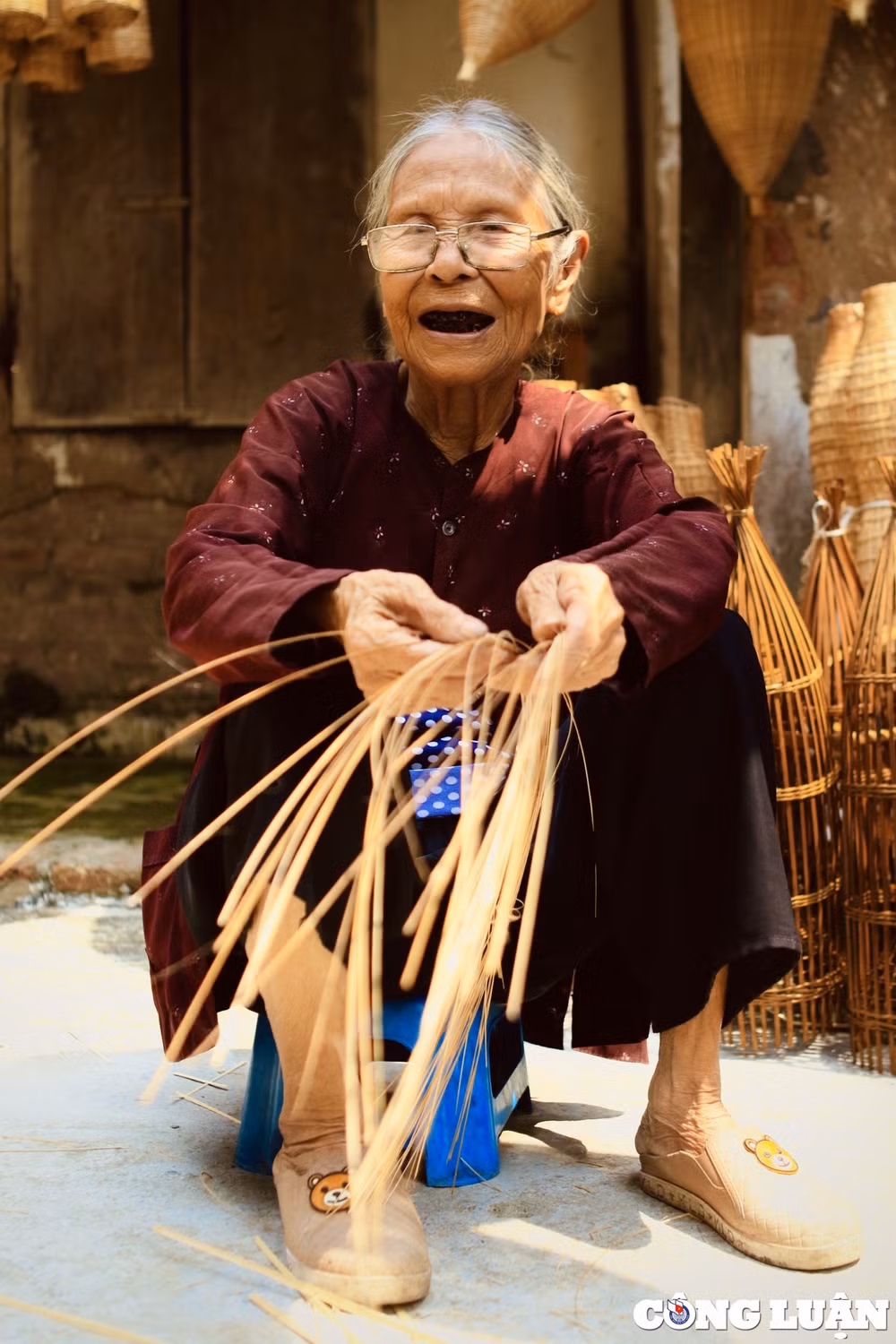 ghe tham lang nghe dan do 200 tuoi o hung yen hinh 6