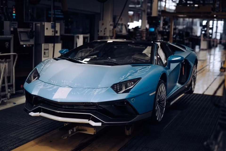 lamborghini aventador chinh thuc khai tu hinh 2