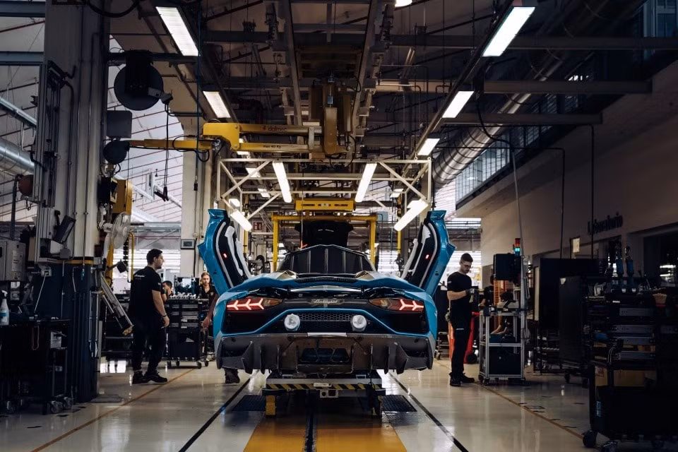 lamborghini aventador chinh thuc khai tu hinh 5