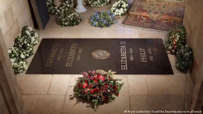tiet lo ve tam bia mo cua nu hoang elizabeth ii hinh 1