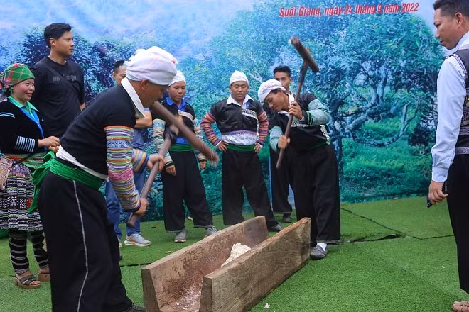 tung bung le hoi com tu le va le hoi ton vinh cay che shan tuyet co thu suoi giang hinh 6