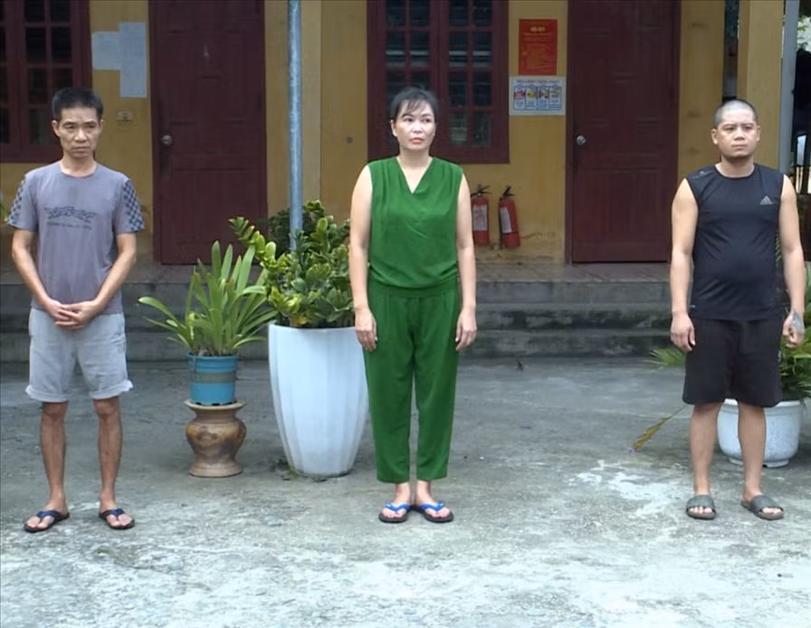 khoi to nhom doi tuong chuyen mua ban nguoi dua vao quan karaoke tai vinh phuc hinh 1