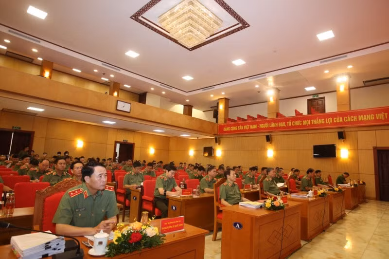 hon 60 nghincan bo cong an xa vo cung vat va hoat dong trong dieu kien rat kho khan hinh 1