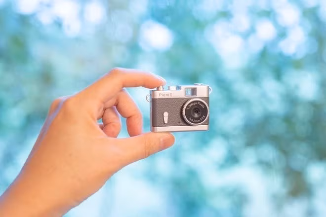 kenko tokina ra mat mau camera ky thuat so sieu nho co kich thuoc bang 3 ngon tay hinh 2