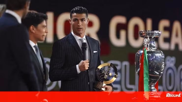 ronaldo nhan giai thuong dac biet muon thi dau o euro 2024 hinh 2