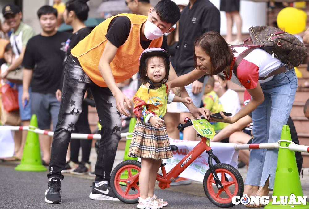 ha noi ngo ngang man trinh dien cua hon 500 tay dua nhi tai giai dua xe thang bang hinh 31