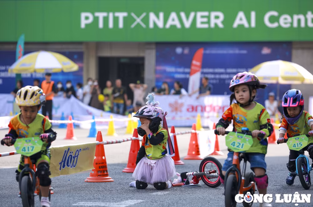 ha noi ngo ngang man trinh dien cua hon 500 tay dua nhi tai giai dua xe thang bang hinh 28