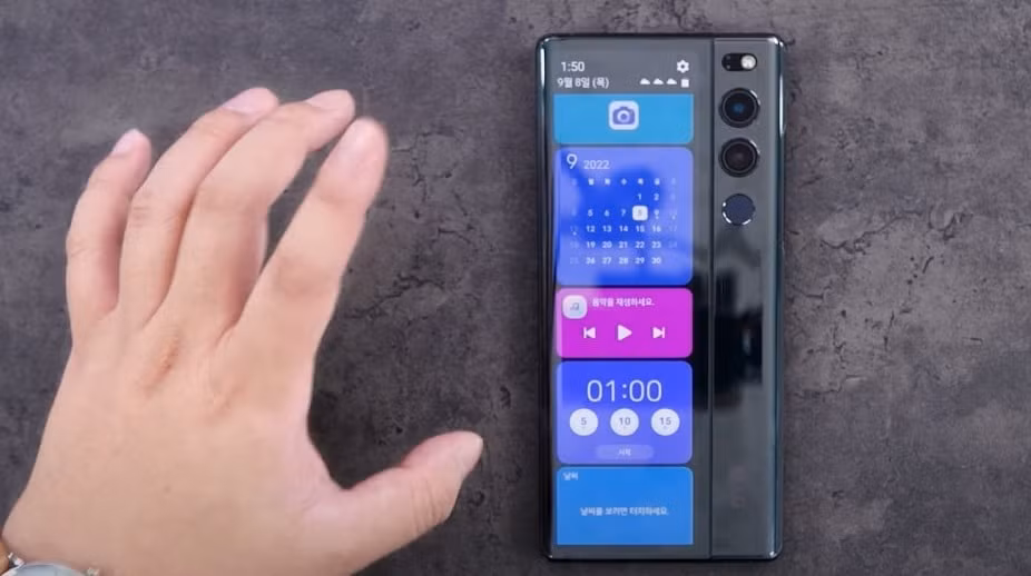 nhin lai dien thoai man hinh cuon lg rollable hinh 3