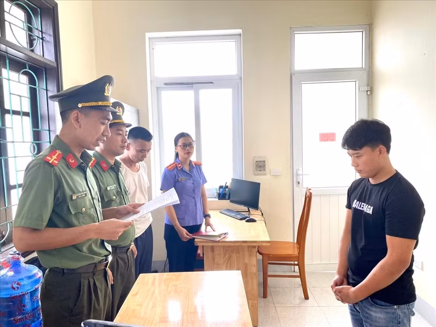 khoi to them mat xich trong duong day to chuc cho nguoi khac o lai viet nam trai phep hinh 1