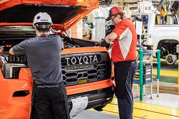 toyota bat dau san xuat suv thay the land cruiser hinh 2