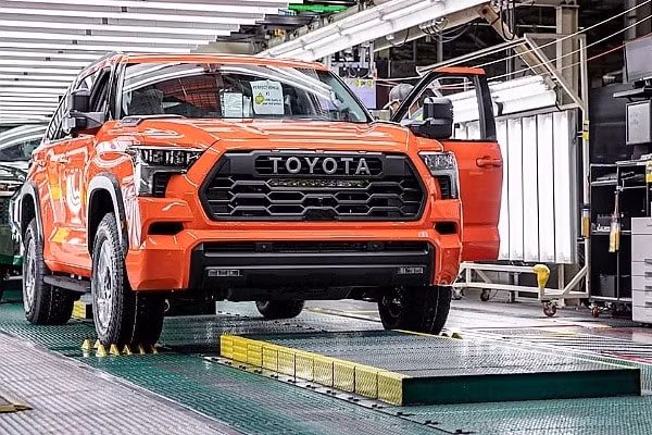 toyota bat dau san xuat suv thay the land cruiser hinh 1
