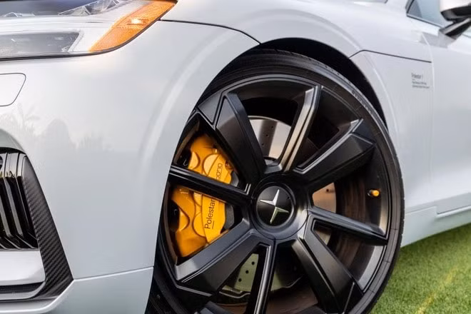xe hybrid polestar 1 chay 1900 km duoc ban dau gia hinh 4