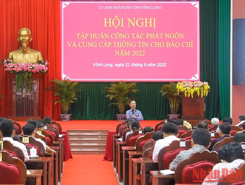 tap huan cong tac phat ngon va cung cap thong tin cho bao chi hinh 1