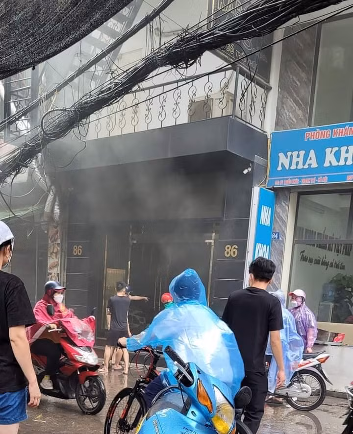 ha noi chay lon tren pho trieu khuc hinh 1