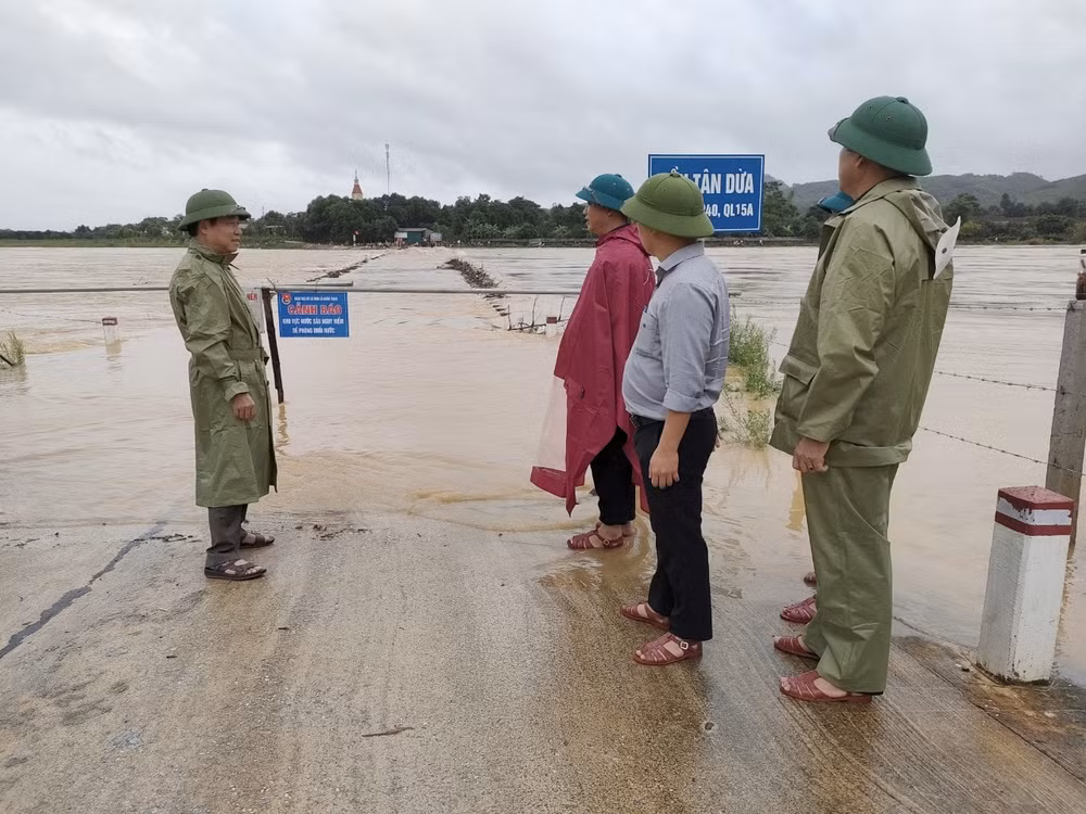 ha tinh nhieu tuyen duong ngap cuc bo do gay nhieu cay xanh cot dien hinh 3