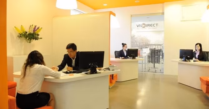 VND sẽ là công ty chứng khoán đầu tiên “tình nguyện” chuyển giao dịch từ sàn HOSE sang HNX để chống nghẽn lệnh.