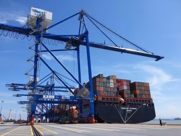 Công ty cổ phần Tập đoàn HATECO đầu tư xây dựng 2 bến container với chiều dài 750 m. Ảnh minh họa