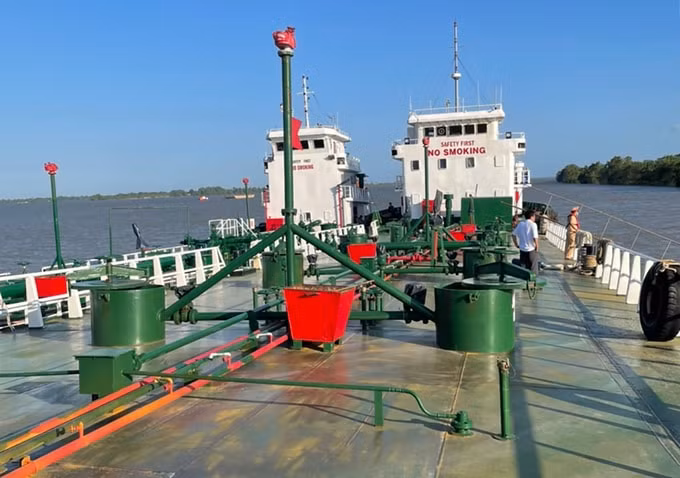 Hai thuyền bị bắt ở Sóc Trăng hôm 24/2. Ảnh: vnexpress.vn