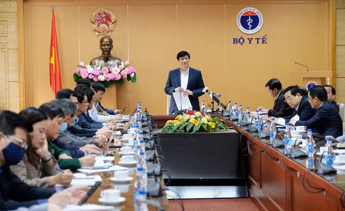 Việc tiêm chủng vắc xin COVID -19 ở Việt Nam sẽ được tiến hành thận trọng, chu đáo (ảnh nguồn internet).