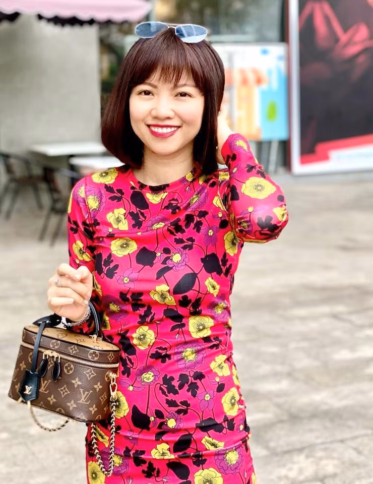 Nhà báo Trần Thị Phi Yến luôn giữ được chất giọng Nam bộ trầm ấm, truyền cảm hứng. Ảnh: NVCC