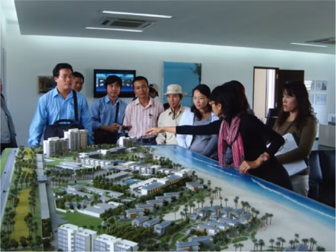 Nữ giới làm môi giới bất động sản phải có bản lĩnh để vượt qua những lời gạ tình khiếm nhã.