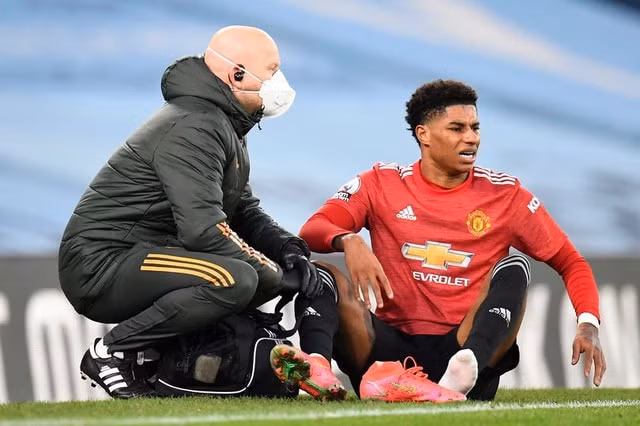 Cầu thủ Marcus Rashford dính chấn thương trong trận đấu với Man City. Ảnh: internet