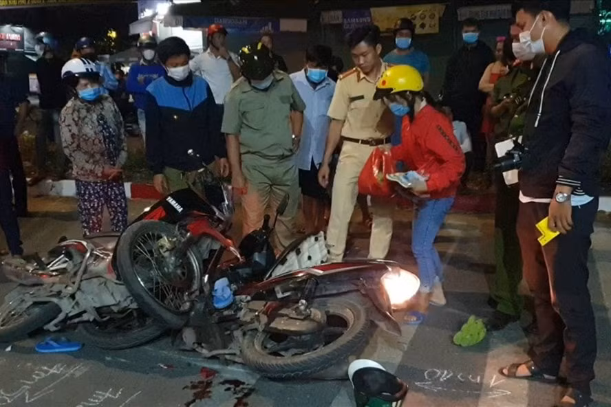 Hiện trường vụ tai nạn khiến 1 người chết, 2 người bị thương ở Bình Dương. Ảnh: laodong.vn
