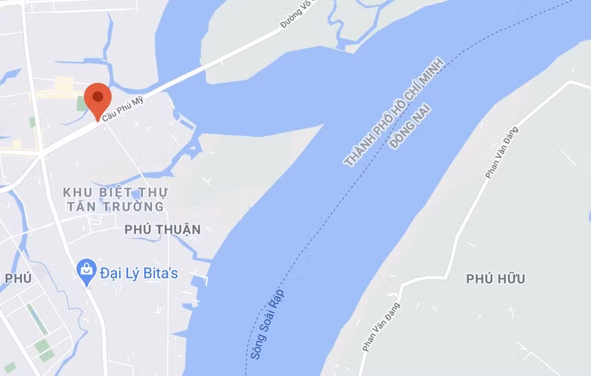 Vụ cháy xảy ra bên hông cầu Phú Mỹ, quận 7, TP. HCM. Ảnh: Google Maps.