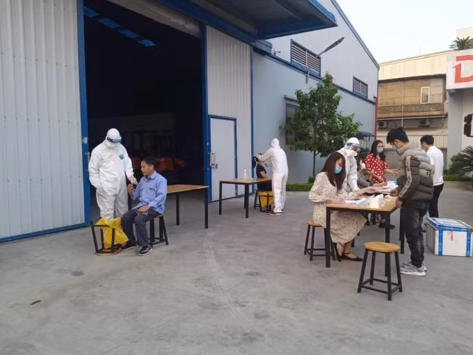 Hơn thế nữa, tập thể cán bộ, nhân viên, công nhân của Công ty này còn được lấy mẫu xét nghiệm Covid-19.