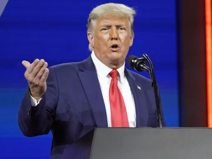Cựu Tổng thống Donald Trump phủ nhận thành lập đảng mới và úp mở tham gia cuộc đua bầu cử Tổng thống Mỹ năm 2024 - Ảnh: Reuters