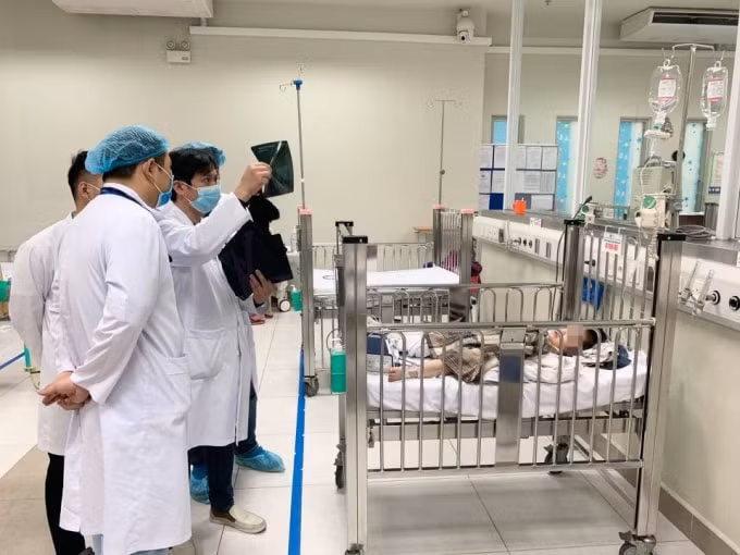 Hiện tại các bác sĩ đang chờ đợi kết chụp Ms CT để hội chẩn liên chuyên khoa (ảnh TL).