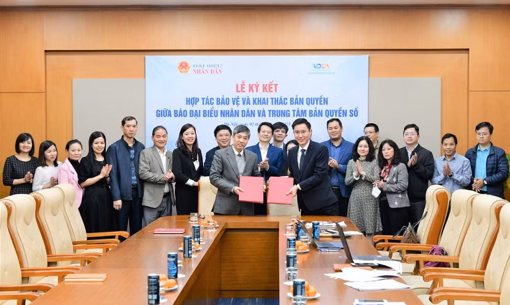 Trung tâm Bản quyền số thuộc Hội Truyền thông số Việt Nam cùng Báo Đại biểu Nhân dân đã ký kết hợp tác bảo vệ và khai thác bản quyền. Ảnh: Duy Thông