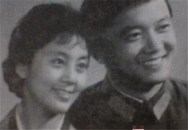 Vương Cương và người vợ đầu.