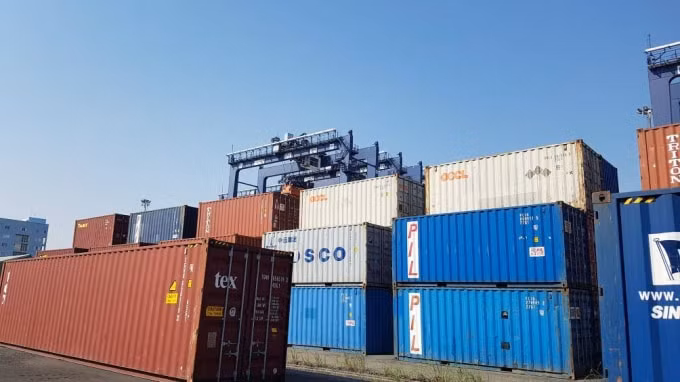 Còn hàng ngàn containner phế liệu tồn đọng tại các cảng biển (ảnh minh họa)