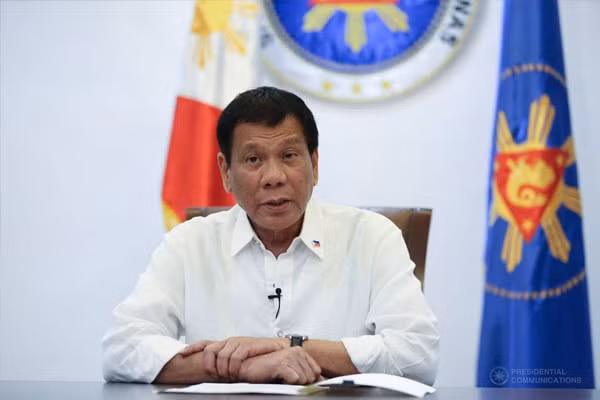 Tổng thống Rodrigo Duterte sa thải đại sứ vì hành vi hành hung nhân viên - Ảnh: AFP