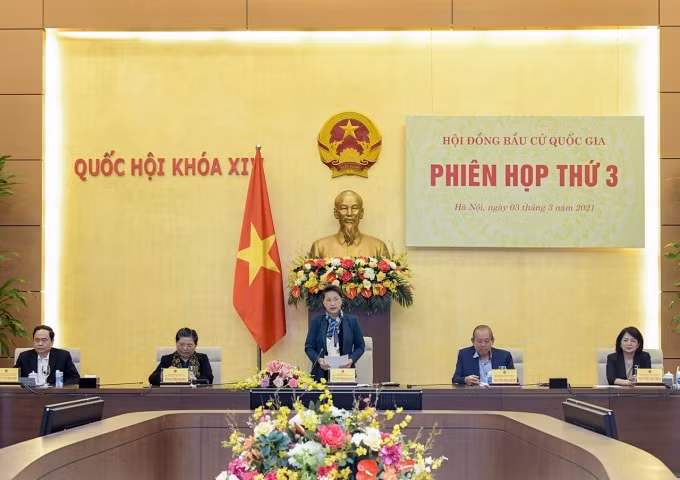 Chủ tịch Quốc hội - Chủ tịch Hội đồng bầu cử quốc gia Nguyễn Thị Kim Ngân phát biểu tại phiên họp.