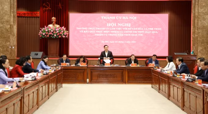 Bí thư Thành ủy Vương Đình Huệ phát biểu kết luận buổi làm việc