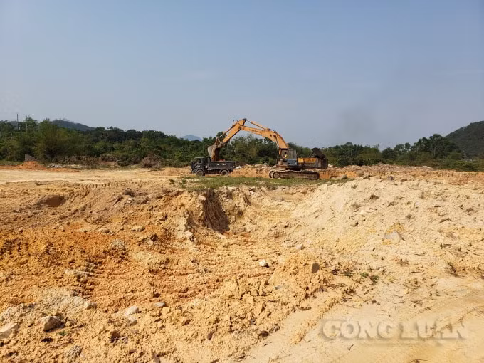Công ty CP Xây lắp Thương mại An Bảo đang thi công xây lắp công trình Hạ tầng kỹ thuật Trường Đại học Nghệ thuật Huế.